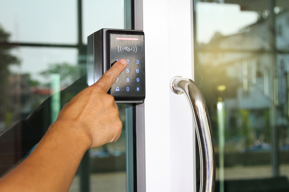 Close Up,hand,pressing,keyword,to,lock,and,unlock,door,